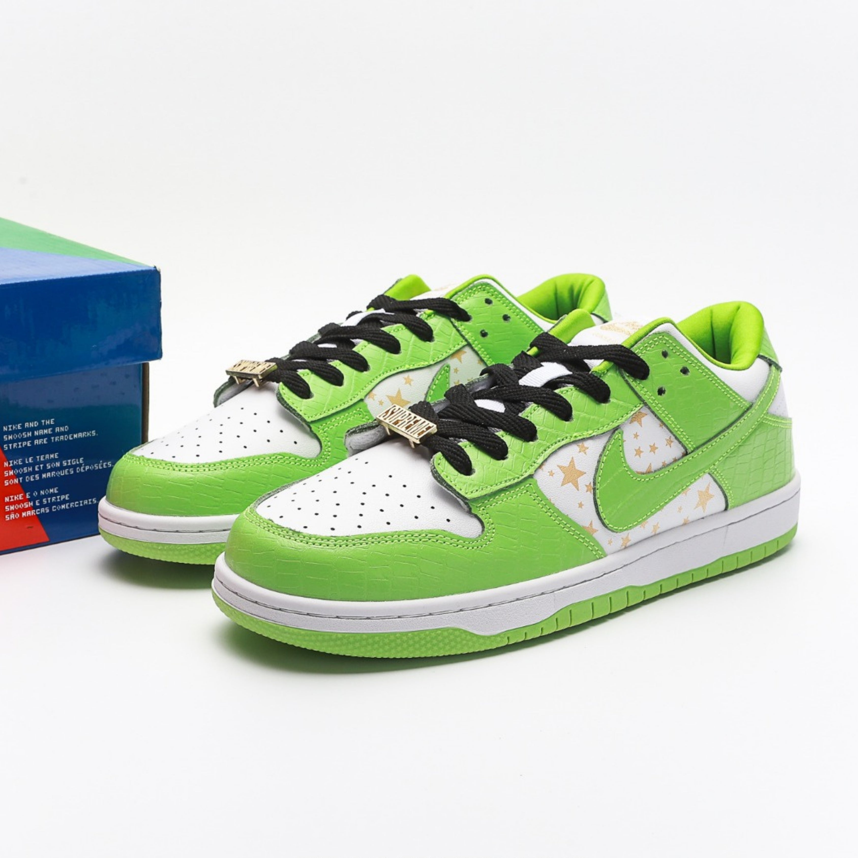 Nike SB Dunk Low Supreme Stars Mean Green