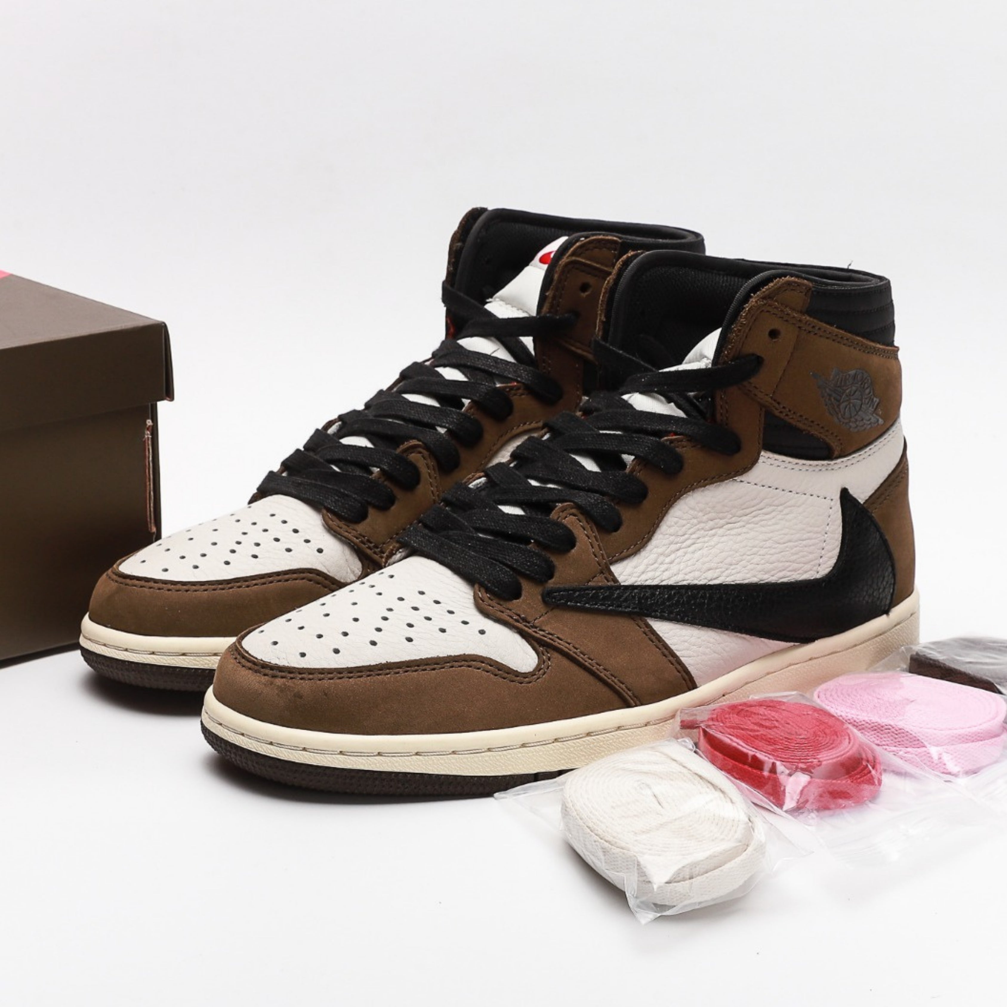 Nike Air Jordan 1 Retro High Travis Scott