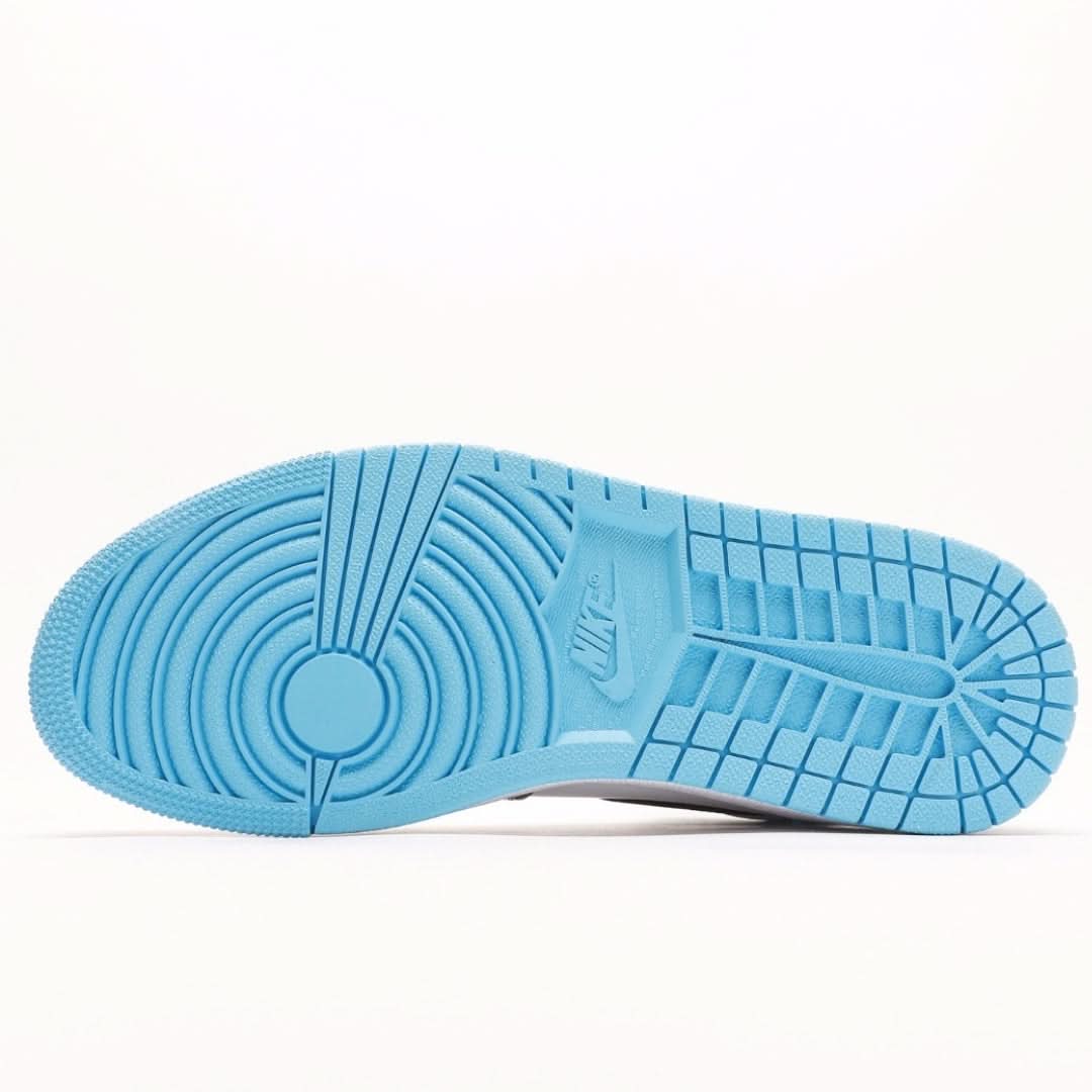 Nike Air Jordan 1 Retro High UNC Patent (W)
