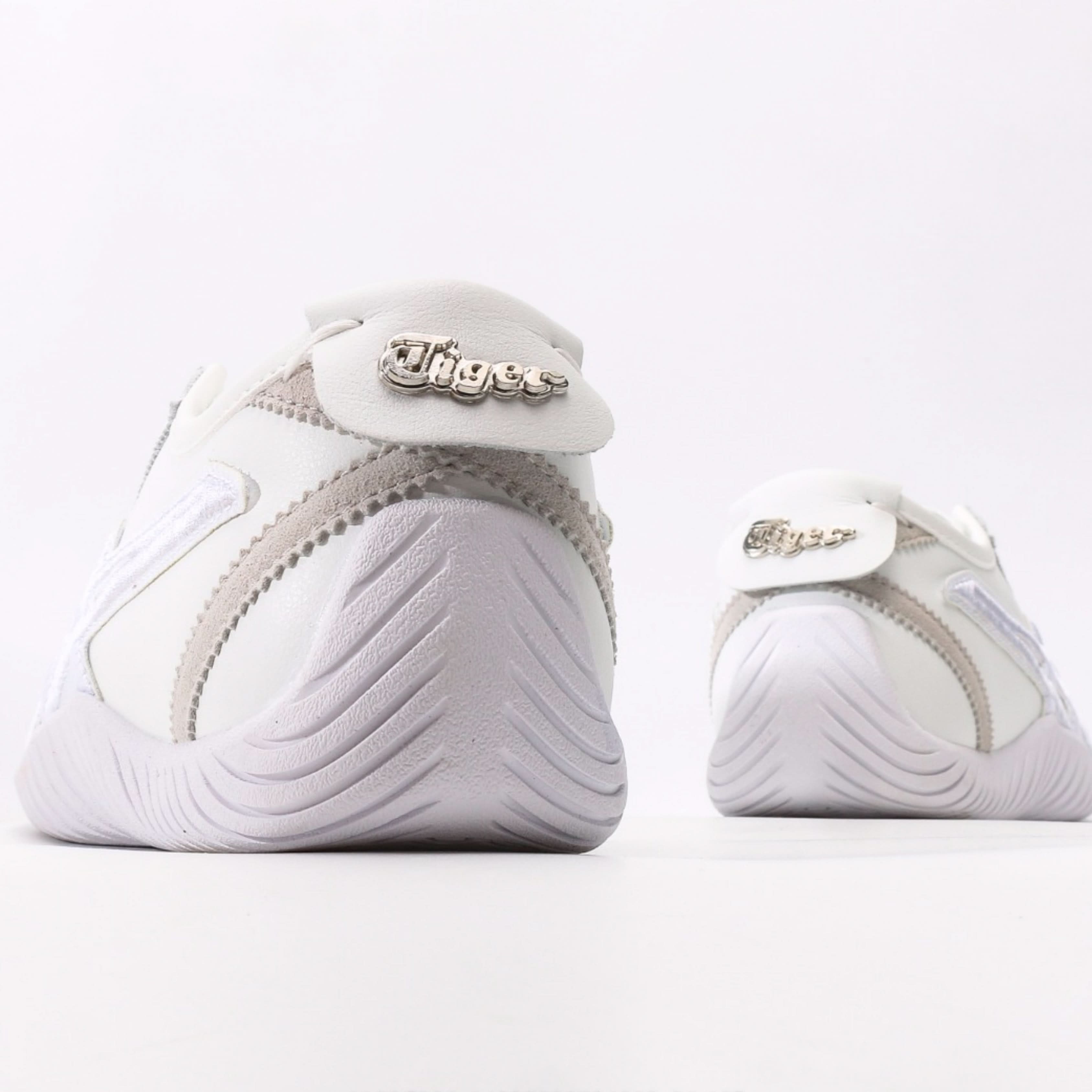 Onitsuka Tiger Unisex Low-Top Metal Accent