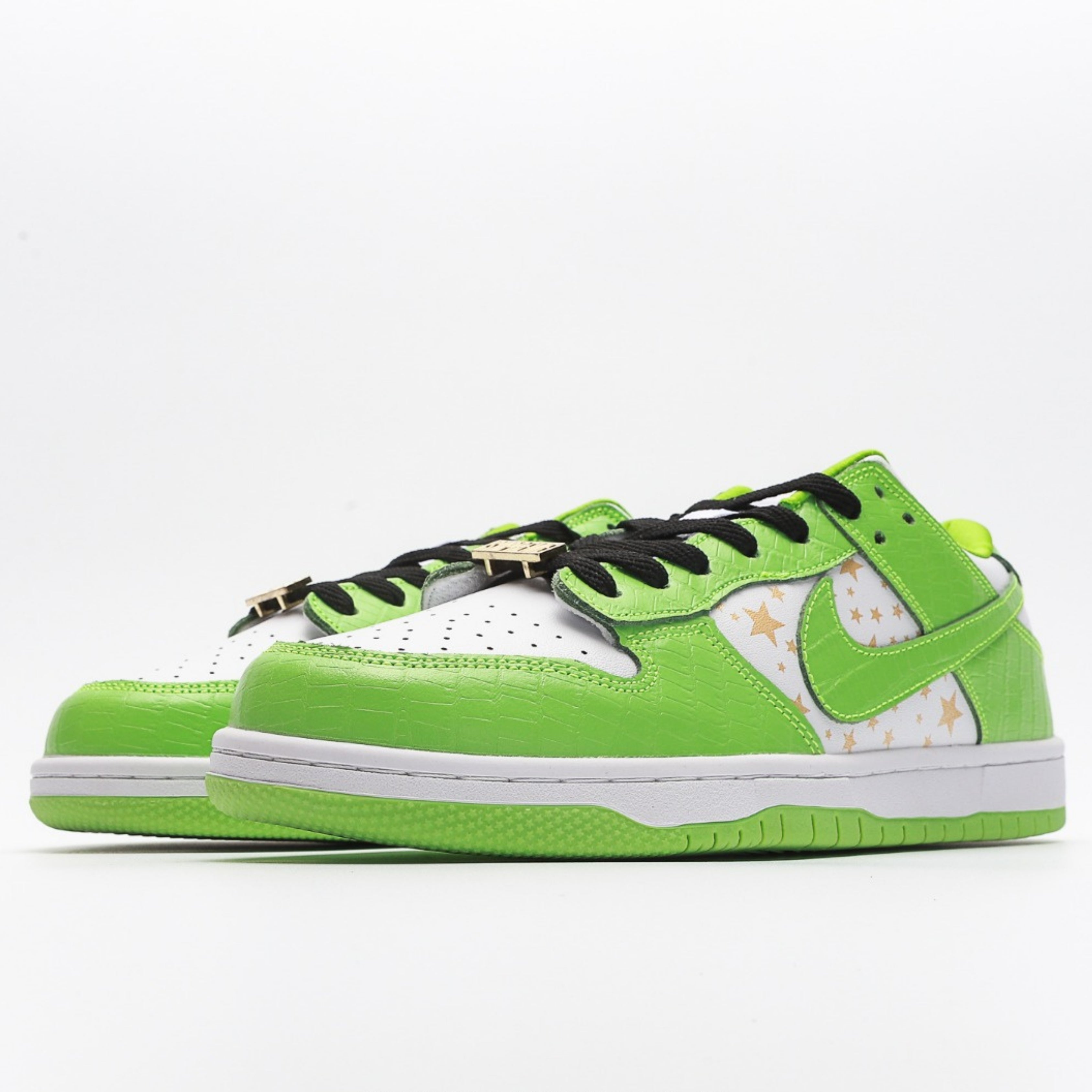 Nike SB Dunk Low Supreme Stars Mean Green