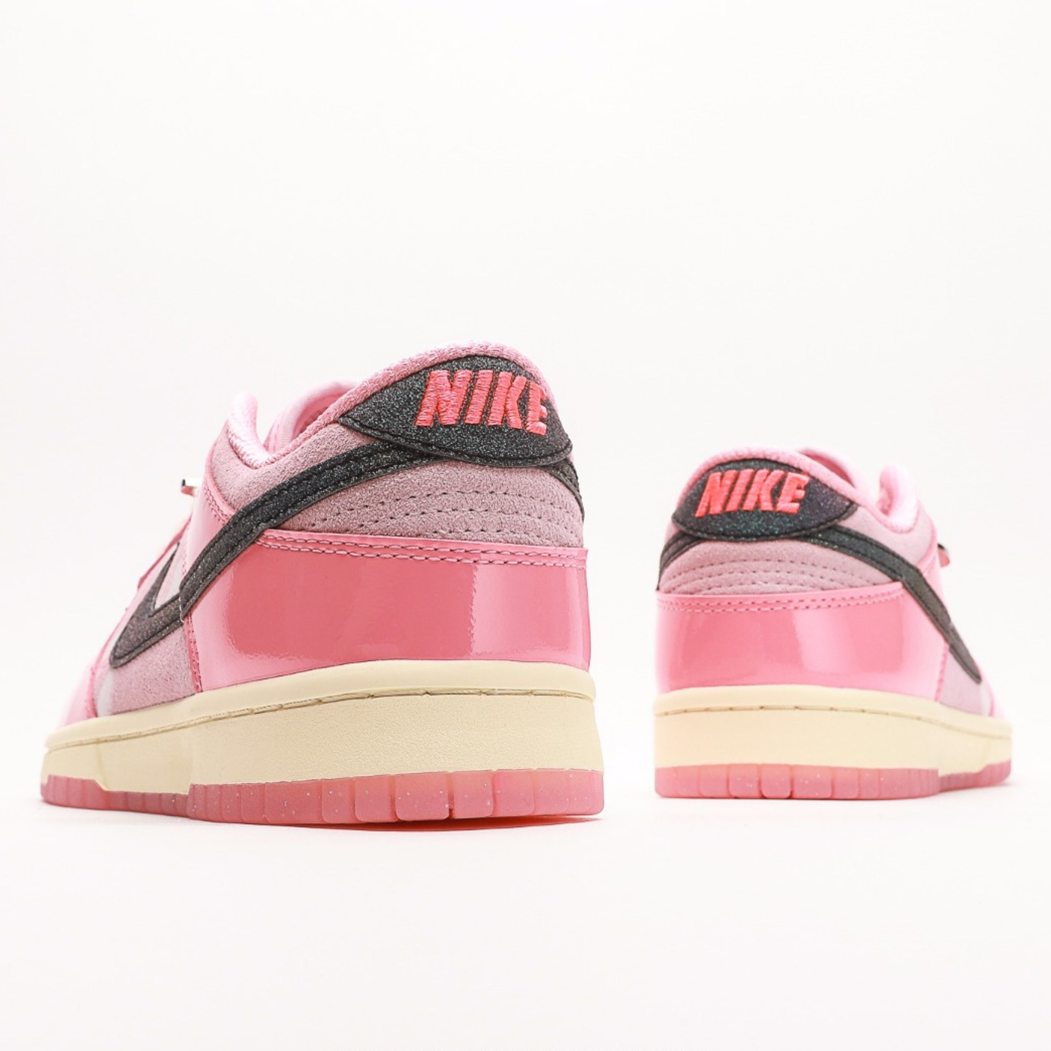 Nike Dunk Low LX Barbie