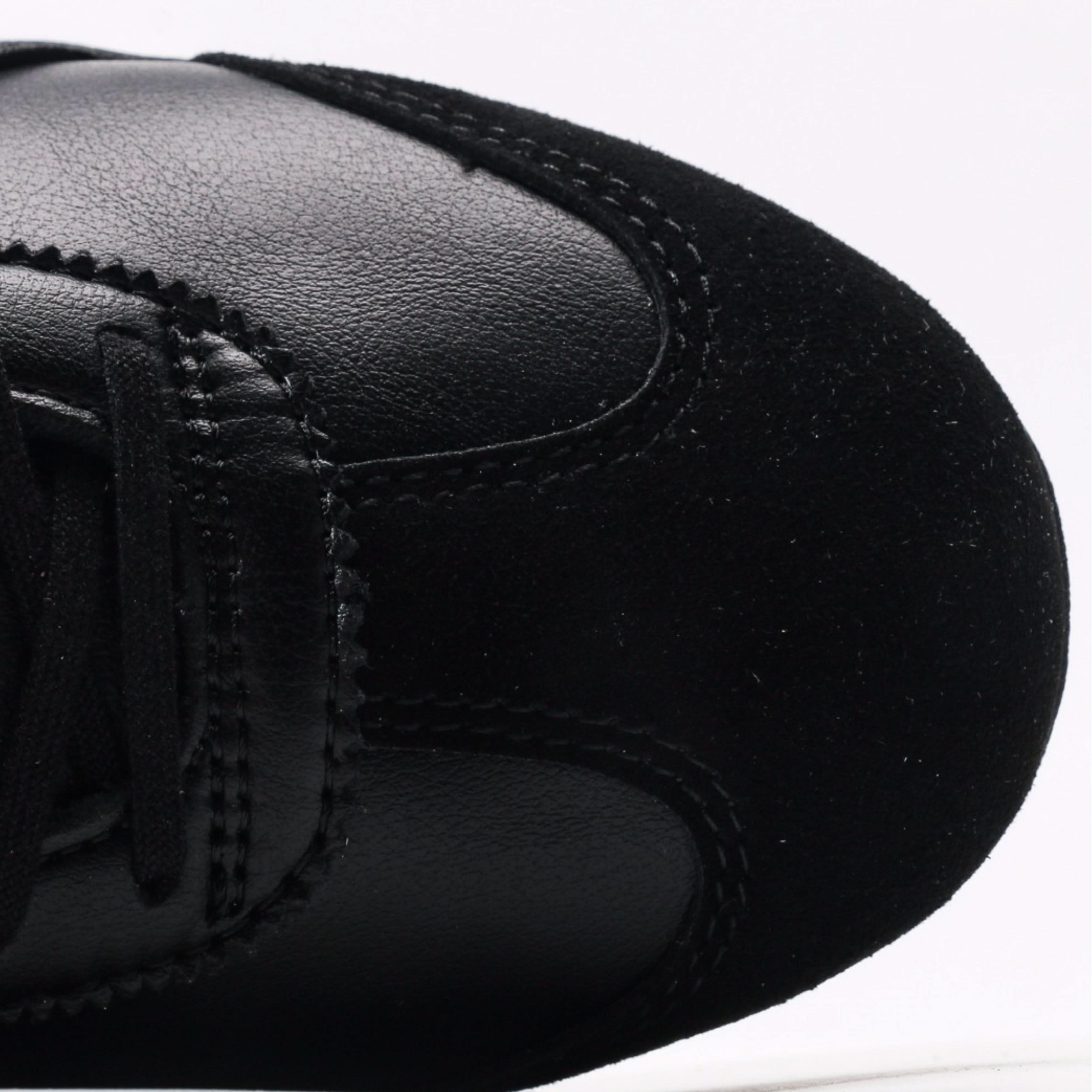 Onitsuka Tiger Unisex Low-Top – Metal Accent Edition